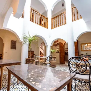 https://riad-dar-ganne-by-carole.essaouirahotels.net